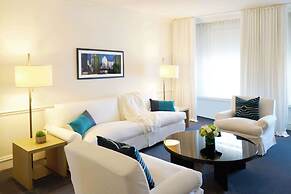 The Chicago Hotel Collection Ambassador Gold Coast