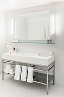 The Chicago Hotel Collection Ambassador Gold Coast