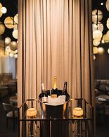 The Chicago Hotel Collection Ambassador Gold Coast