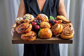 The Chicago Hotel Collection Ambassador Gold Coast