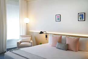 The Chicago Hotel Collection Ambassador Gold Coast