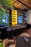 The Chicago Hotel Collection Ambassador Gold Coast
