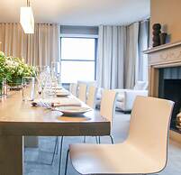 The Chicago Hotel Collection Ambassador Gold Coast