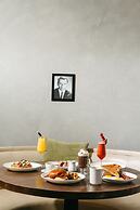 The Chicago Hotel Collection Ambassador Gold Coast