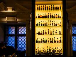 The Chicago Hotel Collection Ambassador Gold Coast