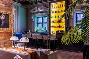The Chicago Hotel Collection Ambassador Gold Coast