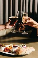 The Chicago Hotel Collection Ambassador Gold Coast