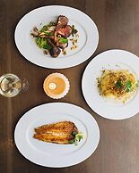 The Chicago Hotel Collection Ambassador Gold Coast