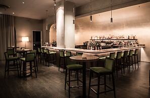 The Chicago Hotel Collection Ambassador Gold Coast