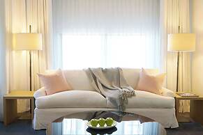 The Chicago Hotel Collection Ambassador Gold Coast