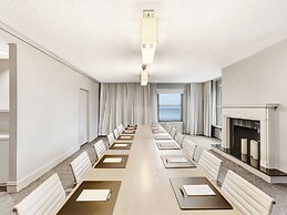 The Chicago Hotel Collection Ambassador Gold Coast