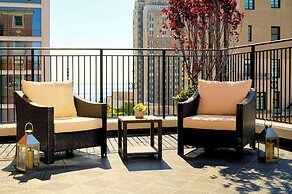 The Chicago Hotel Collection Ambassador Gold Coast