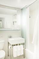 The Chicago Hotel Collection Ambassador Gold Coast