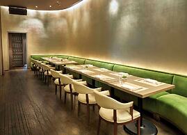 The Chicago Hotel Collection Ambassador Gold Coast