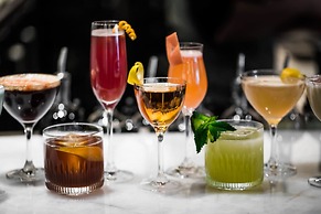 The Chicago Hotel Collection Ambassador Gold Coast