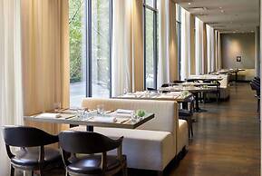 The Chicago Hotel Collection Ambassador Gold Coast