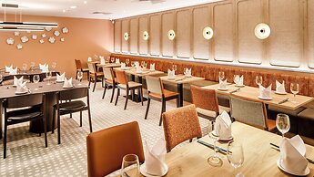 Crowne Plaza Manchester Airport by IHG