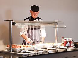 Crowne Plaza Manchester Airport by IHG