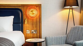 Crowne Plaza Manchester Airport by IHG