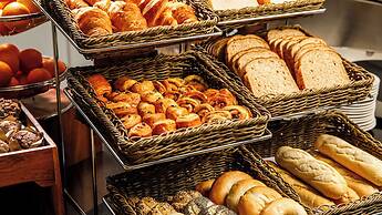 Crowne Plaza Manchester Airport by IHG