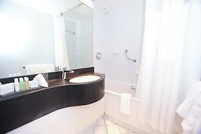 Crowne Plaza Manchester Airport by IHG