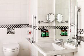 Crowne Plaza Manchester Airport by IHG