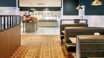 Crowne Plaza Manchester Airport by IHG