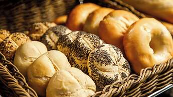 Crowne Plaza Manchester Airport by IHG