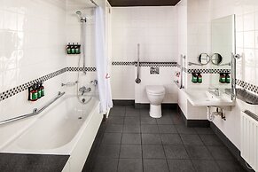 Crowne Plaza Manchester Airport by IHG