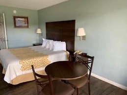 Days Inn by Wyndham Clinton