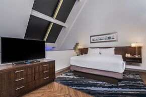 Embassy Suites by Hilton Indianapolis Downtown