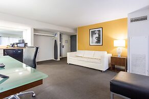 Comfort Inn & Suites Baltimore Inner Harbor