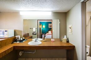 OYO Hotel Hutchinson KS West 4th Ave