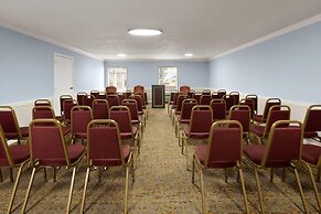 Super 8 by Wyndham Covington