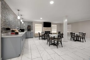 Super 8 by Wyndham Covington