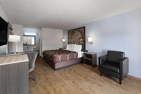 Super 8 by Wyndham Covington