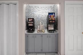 Super 8 by Wyndham Covington