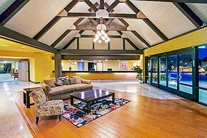 Days Inn & Suites by Wyndham Fullerton