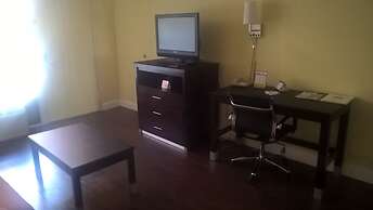 Days Inn & Suites by Wyndham Port Richey