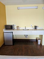 Days Inn & Suites by Wyndham Port Richey