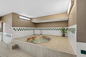 Quality Inn & Suites Des Moines Airport