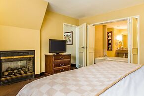 Clarion Hotel & Suites Hamden - New Haven