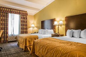 Clarion Hotel & Suites Hamden - New Haven