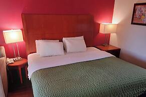 Econo Lodge Inn & Suites