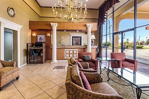 Econo Lodge Inn & Suites