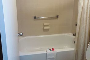 Econo Lodge Inn & Suites