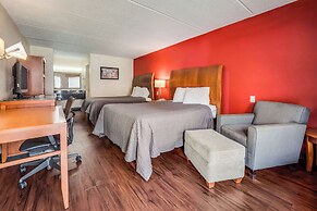 Econo Lodge Inn & Suites
