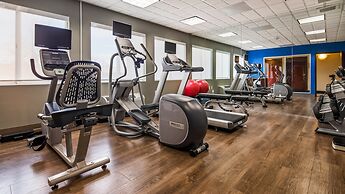 Holiday Inn Express & Suites Detroit - Farmington Hills by IHG