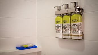 Holiday Inn Express & Suites Detroit - Farmington Hills by IHG