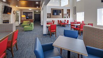 Holiday Inn Express & Suites Detroit - Farmington Hills by IHG